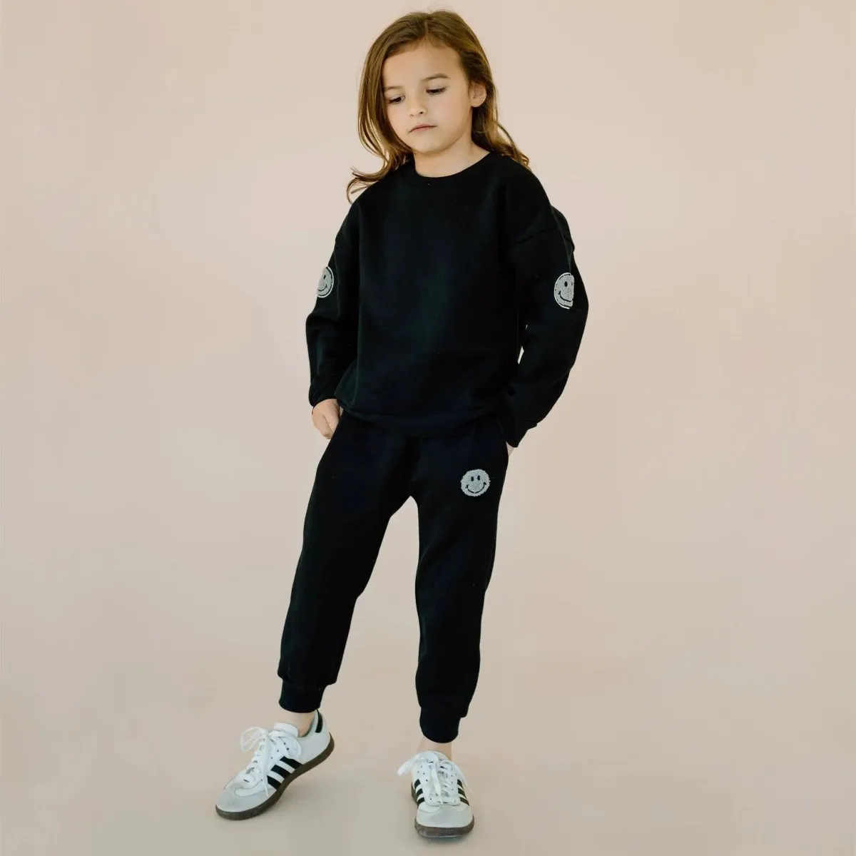 SMILEY FACE PATCH SWEATSHIRT AND SWEATPANTS SET