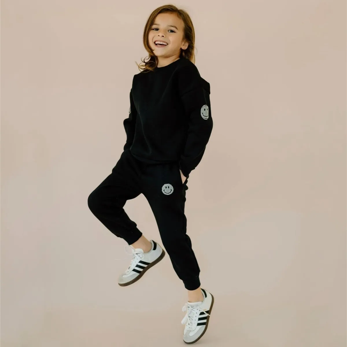 SMILEY FACE PATCH SWEATSHIRT AND SWEATPANTS SET
